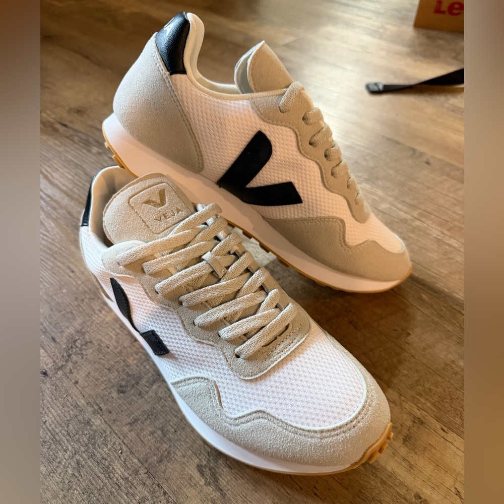 NWOB Veja Women’s SDU Sneakers White and Black Natural 39 - Picture 4 of 7